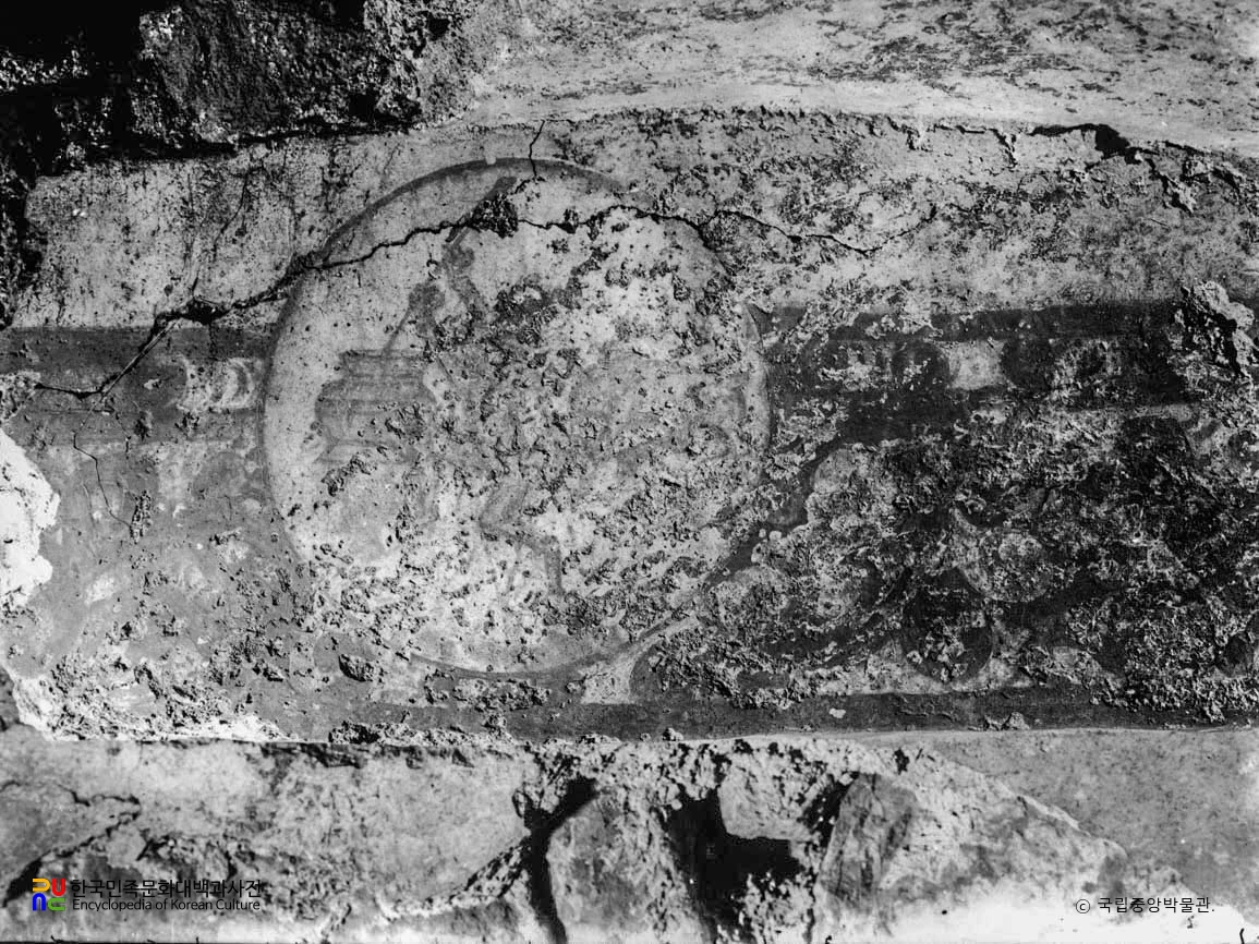 평양 개마무덤 현실 천정고임부 월상도