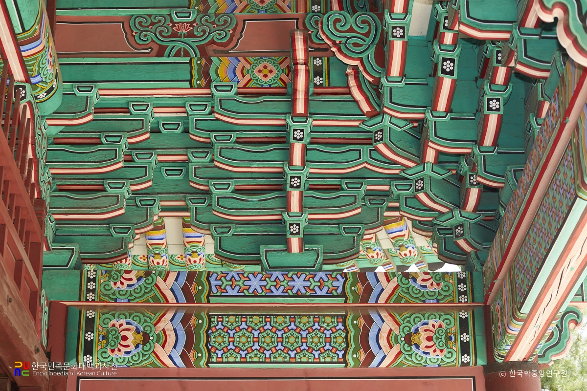 서울 경희궁 흥화문 안쪽 포와 단청