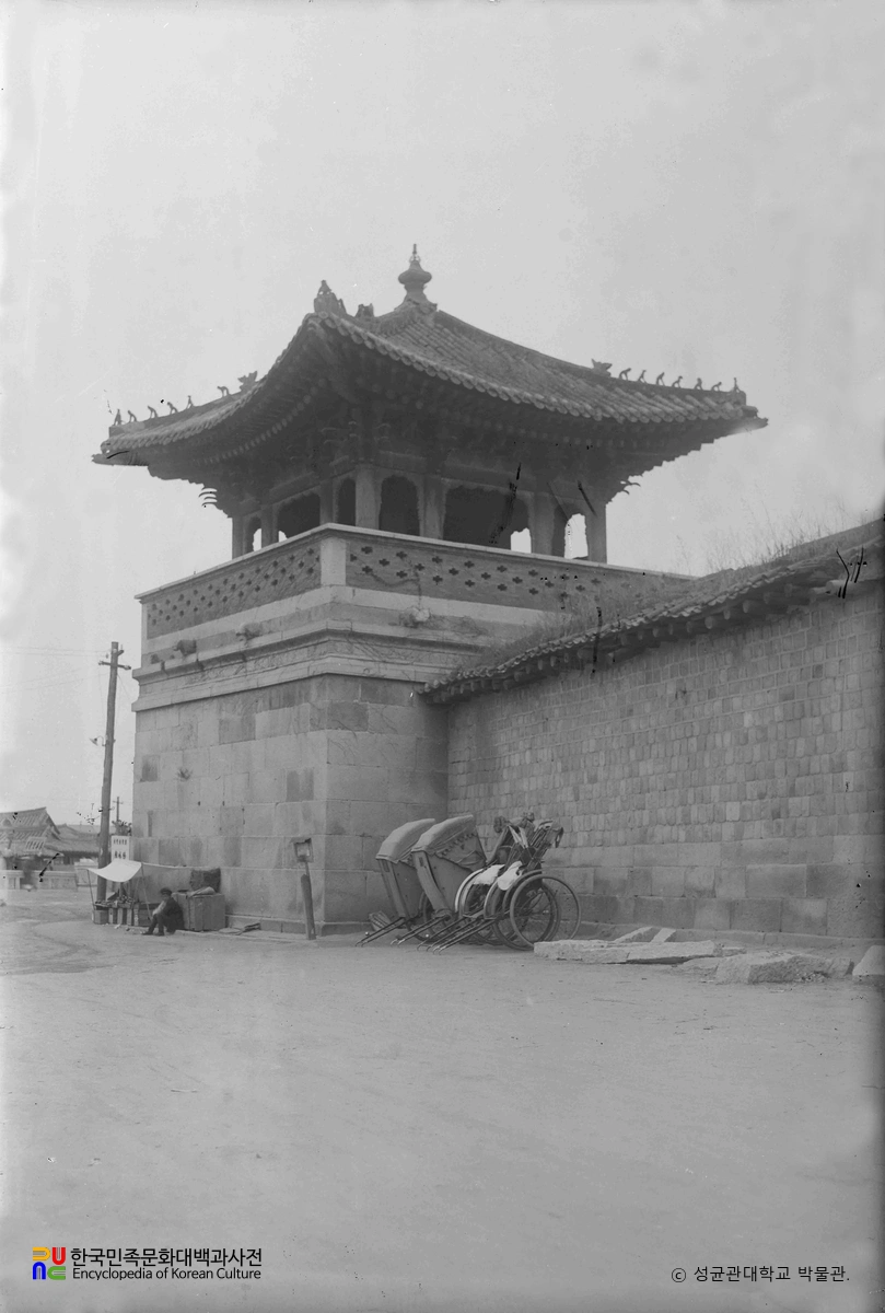 서울 경복궁 중 동십자각 북동면