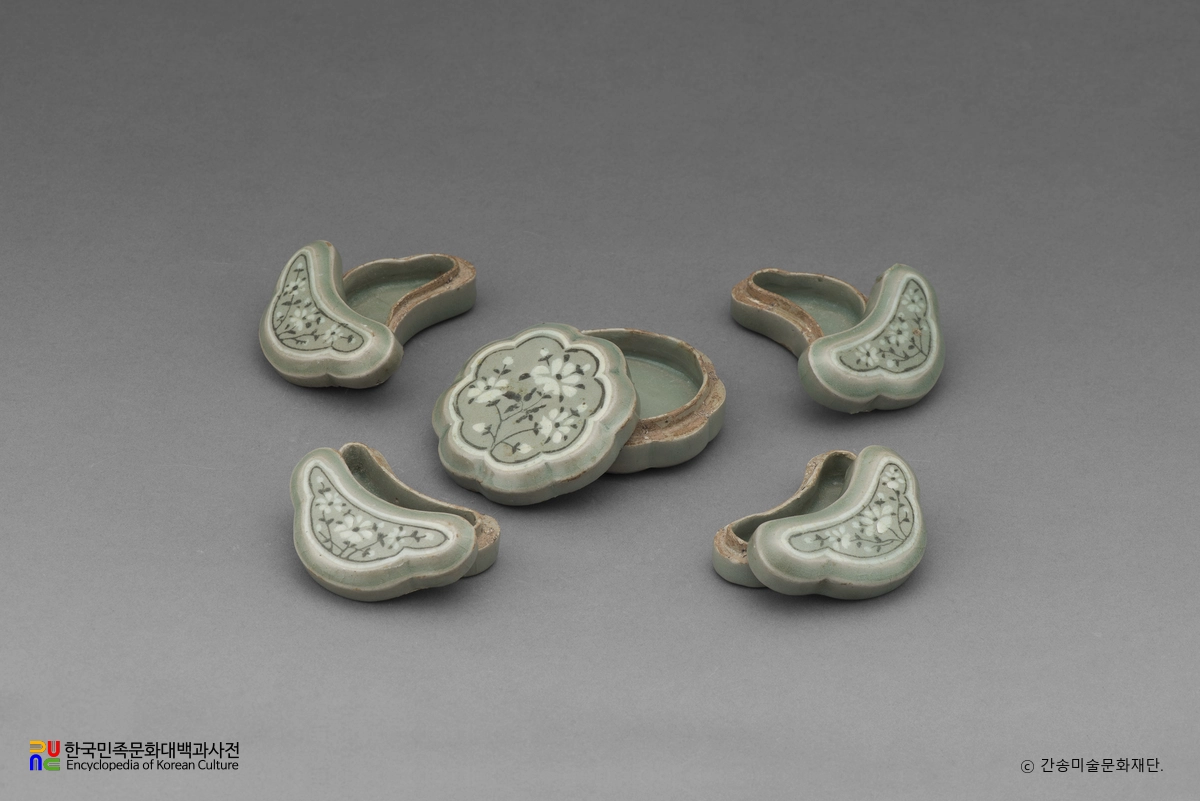 청자 상감국화모란당초문 모자합