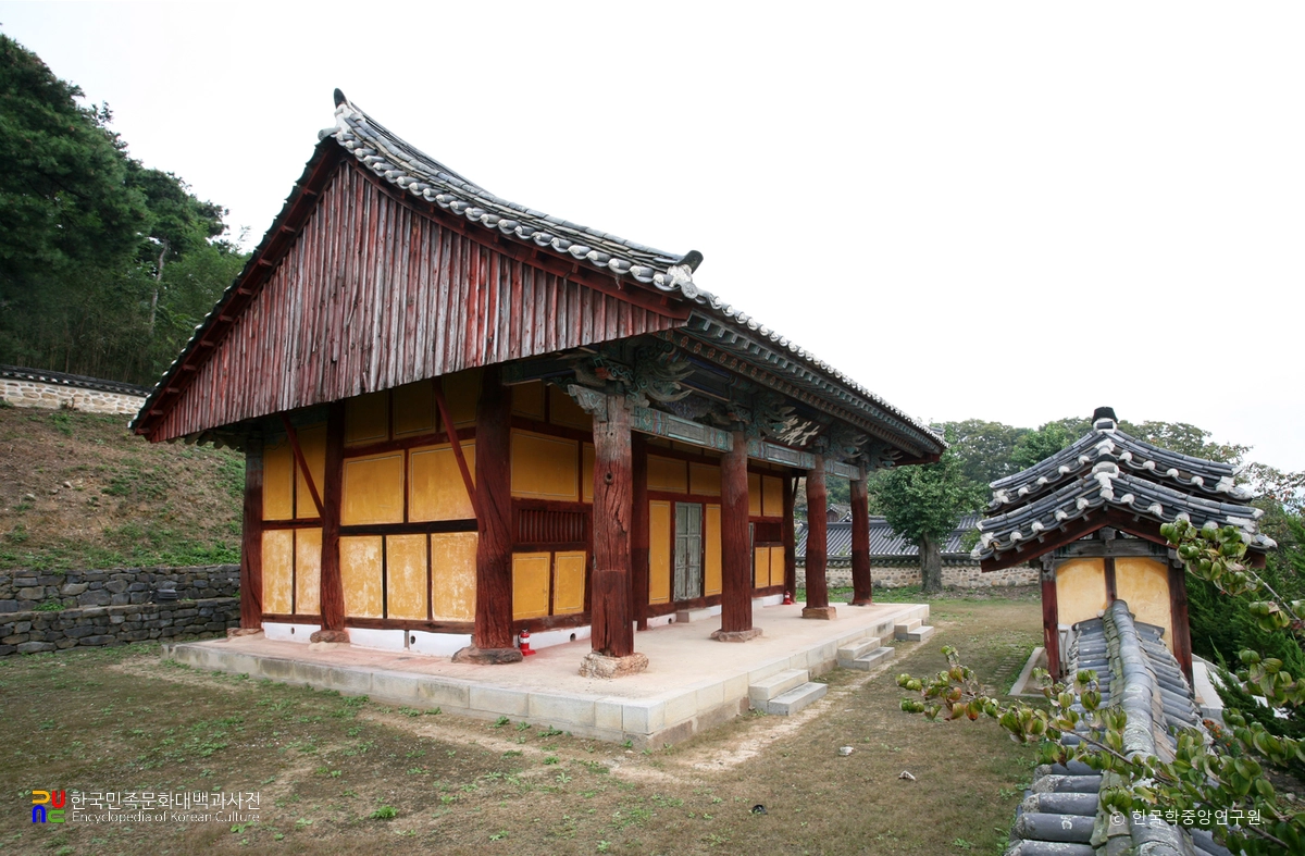 논산 노성향교 대성전 정측면