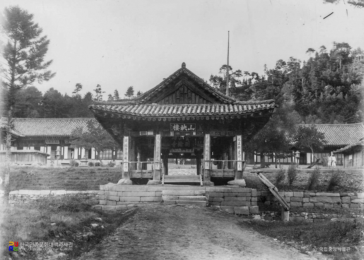 강원 고성 유점사 중 산영루 정면