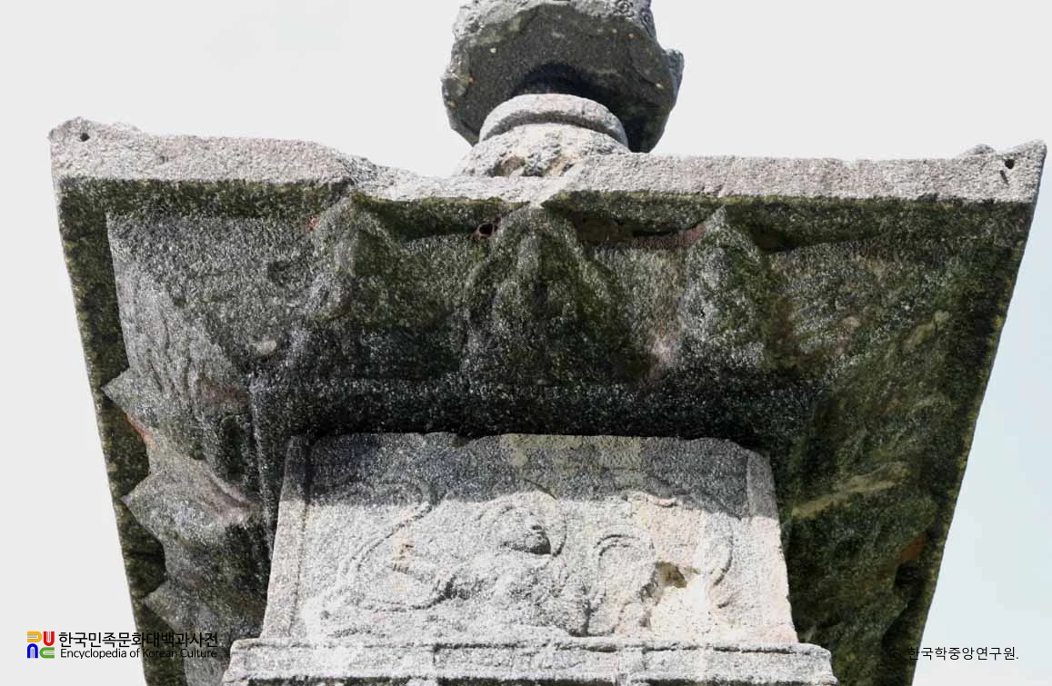 남원 실상사 백장암 삼층석탑 3층 지붕돌 삼존불