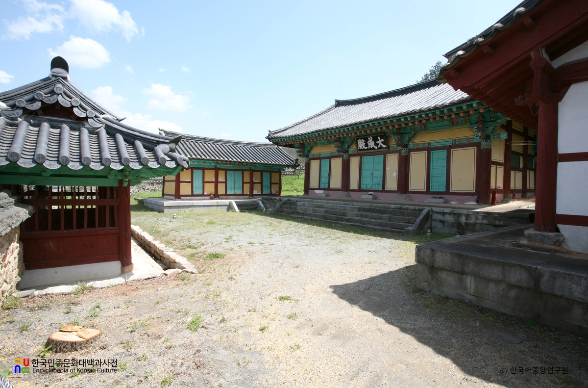 장성향교 대성전 전경