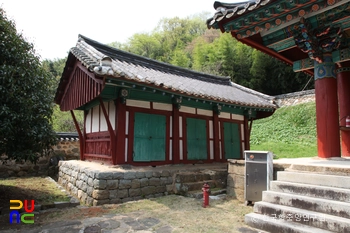 하동 하동향교 중 서무 좌측면