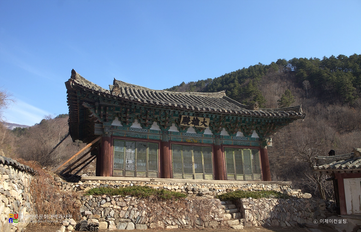 화성 쌍계사 대웅전 정측면