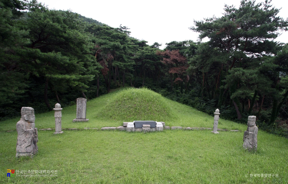 예산 이산해의 묘 전경