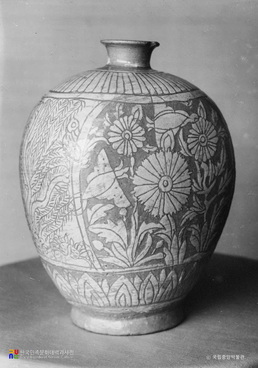 분청사기 박지 국류문 편병