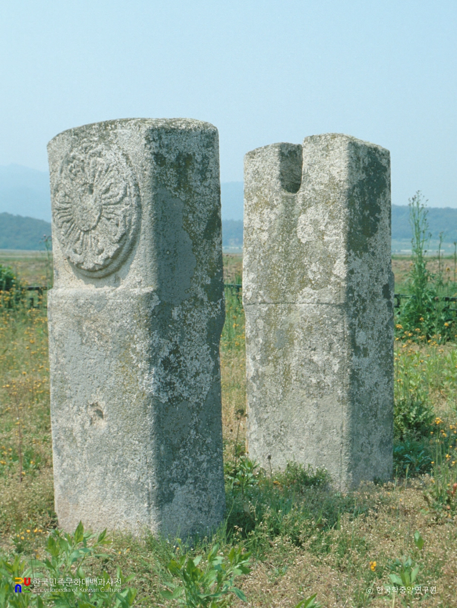경주 보문사지 연화문 당간지주 정측면