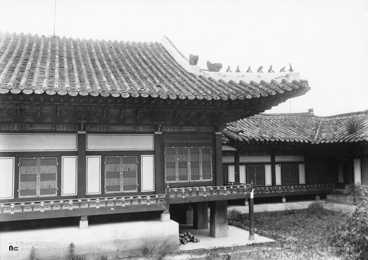 서울 경복궁 중 교태전 우측 후면
