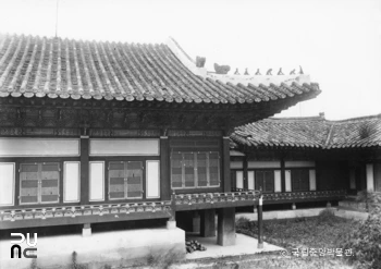 서울 경복궁 중 교태전 우측 후면