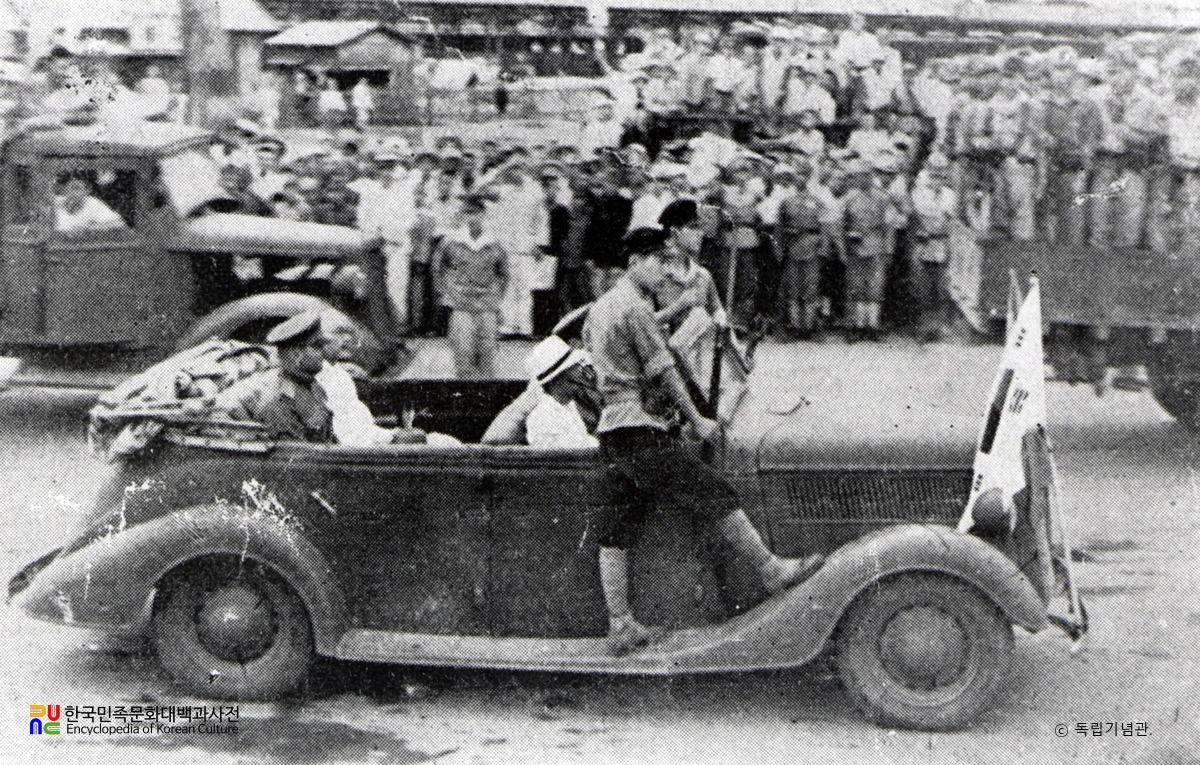 소련군의 평양입성 환영 인파