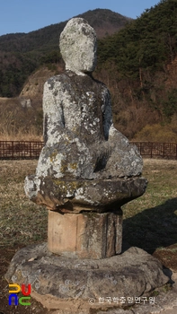 합천 대동사지 석조여래좌상 좌측면