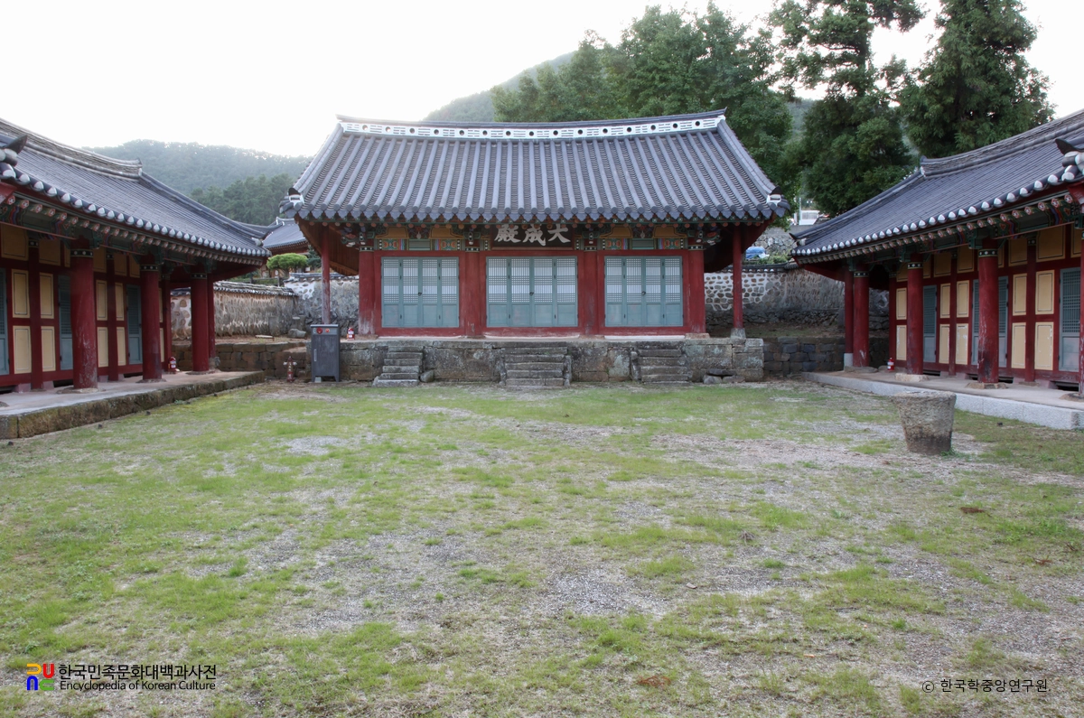 통영 통영향교 중 대성전 일곽