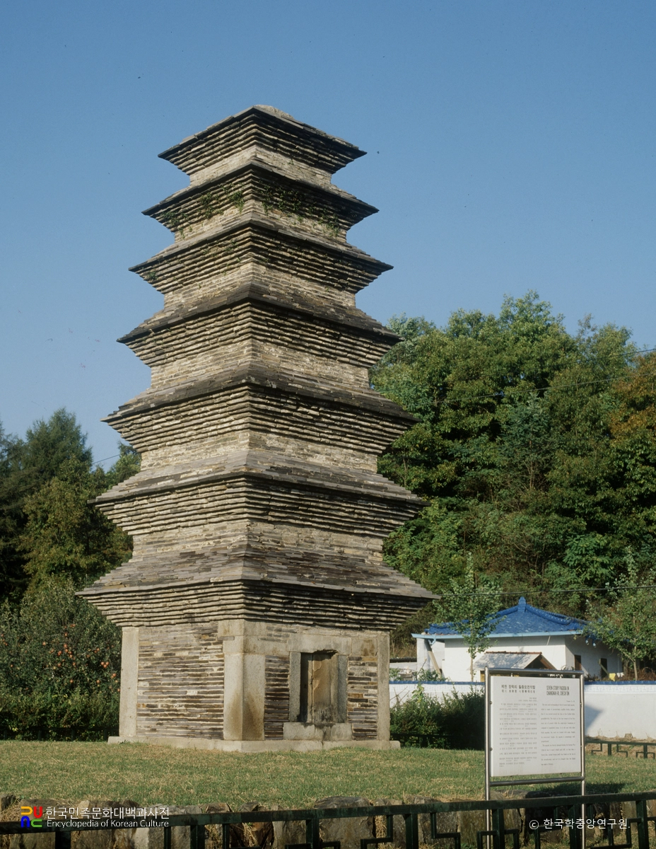 제천 장락동 칠층모전석탑 측면