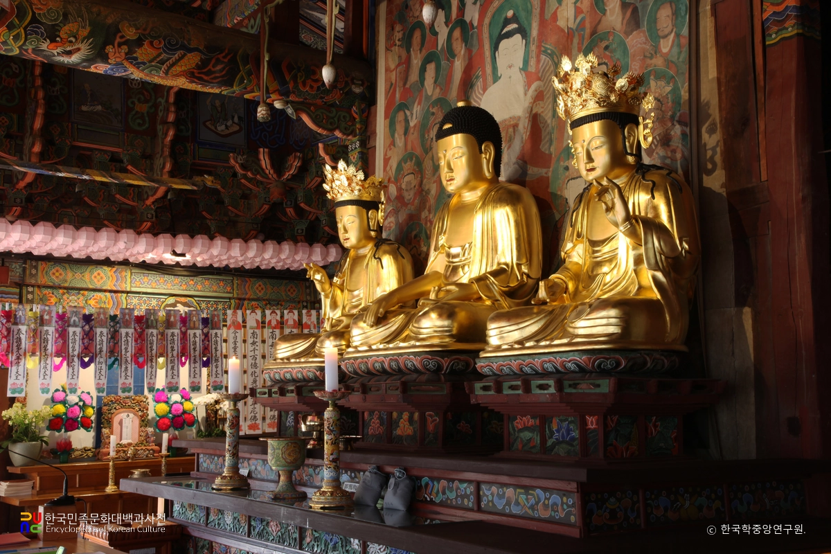 진주 청곡사 목조석가여래삼존좌상 우측면