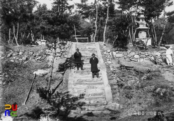 경주 원원사지 석계와 삼층석탑 전경