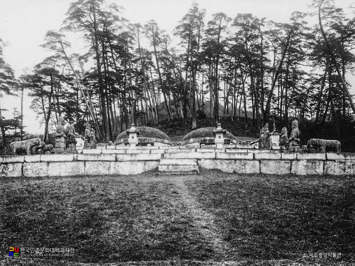 신흥 조선 목조 덕릉과 공효왕후 안릉 전경