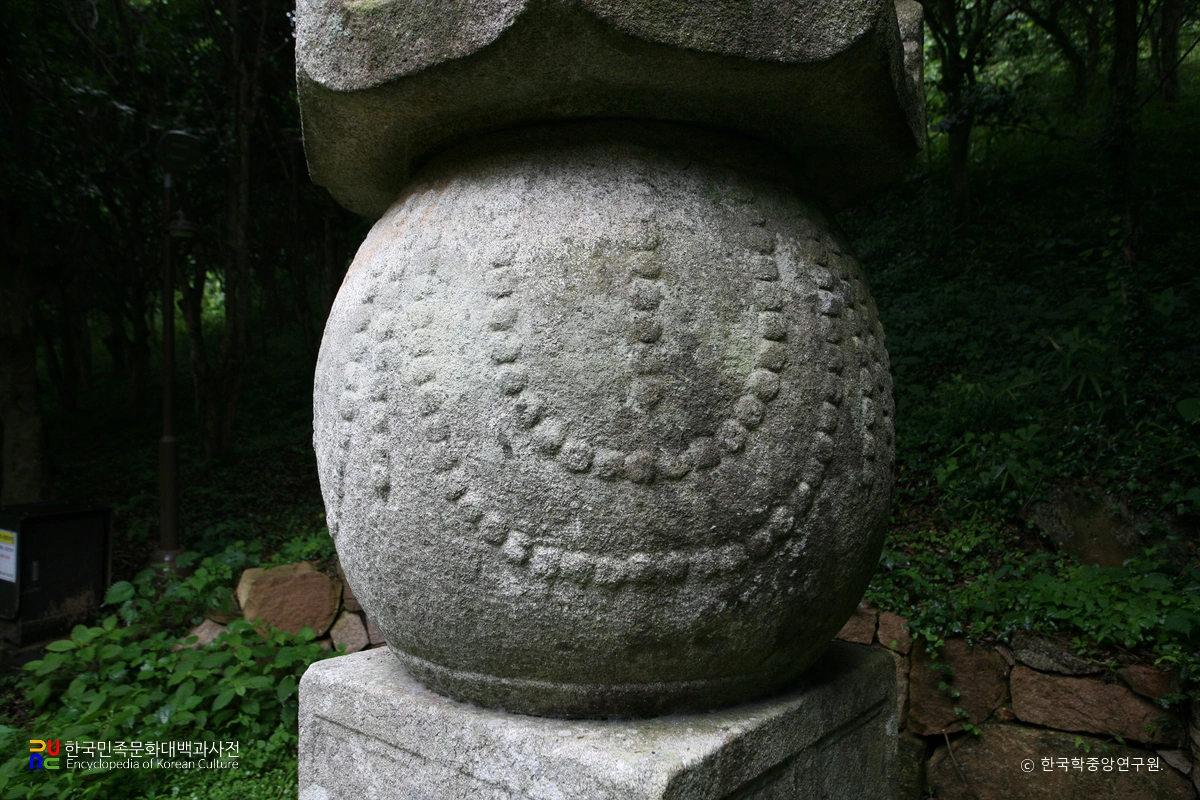 강진 백련사 원구형 부도 탑신 정측면