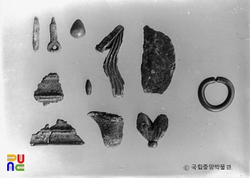 부여 군수리사지 금환, 금동제장식