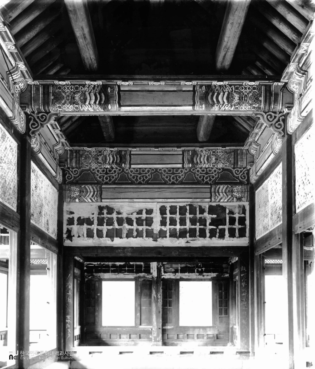 서울 경복궁 중 융문당 내부 가구