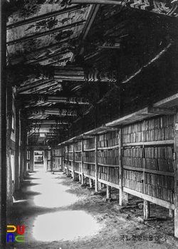 합천 해인사 장경판전 수다라장 내부