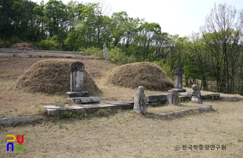 양주 송석 최명창 묘역 정측면