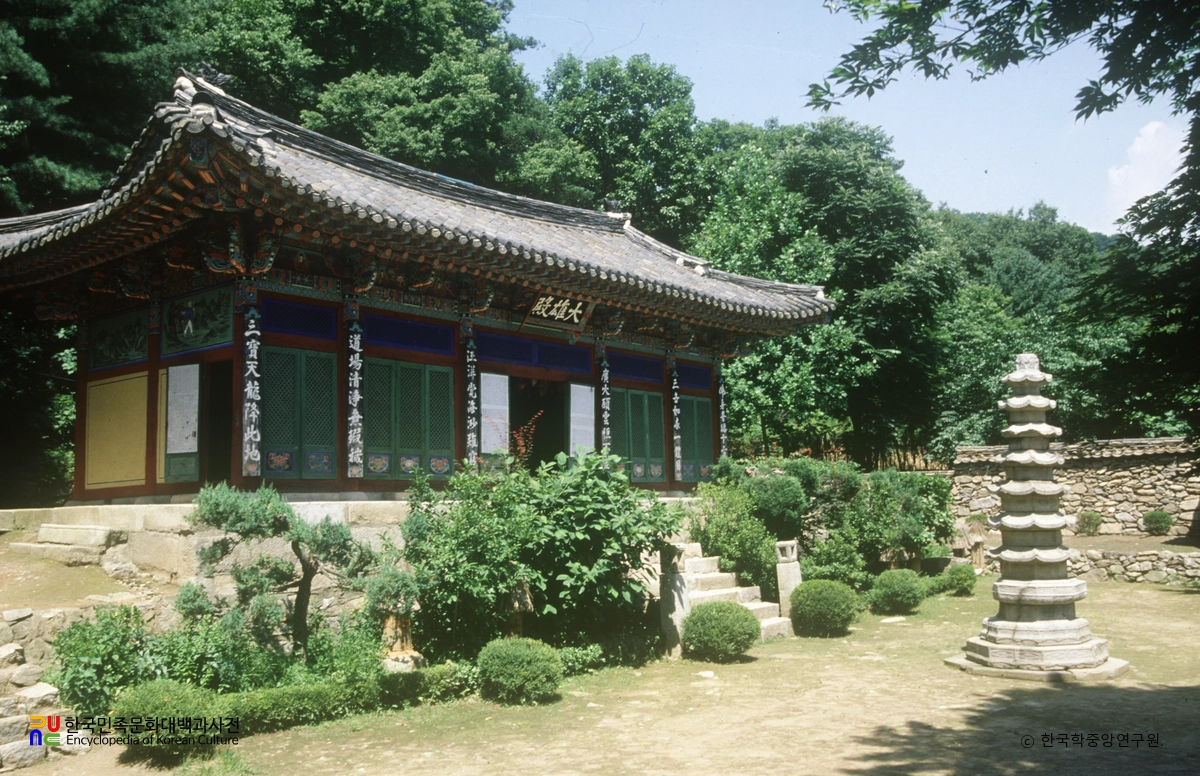 남양주 묘적사 대웅전 정측면