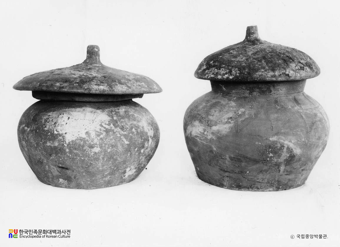 평남 대동 정백리 219호분 채문토기