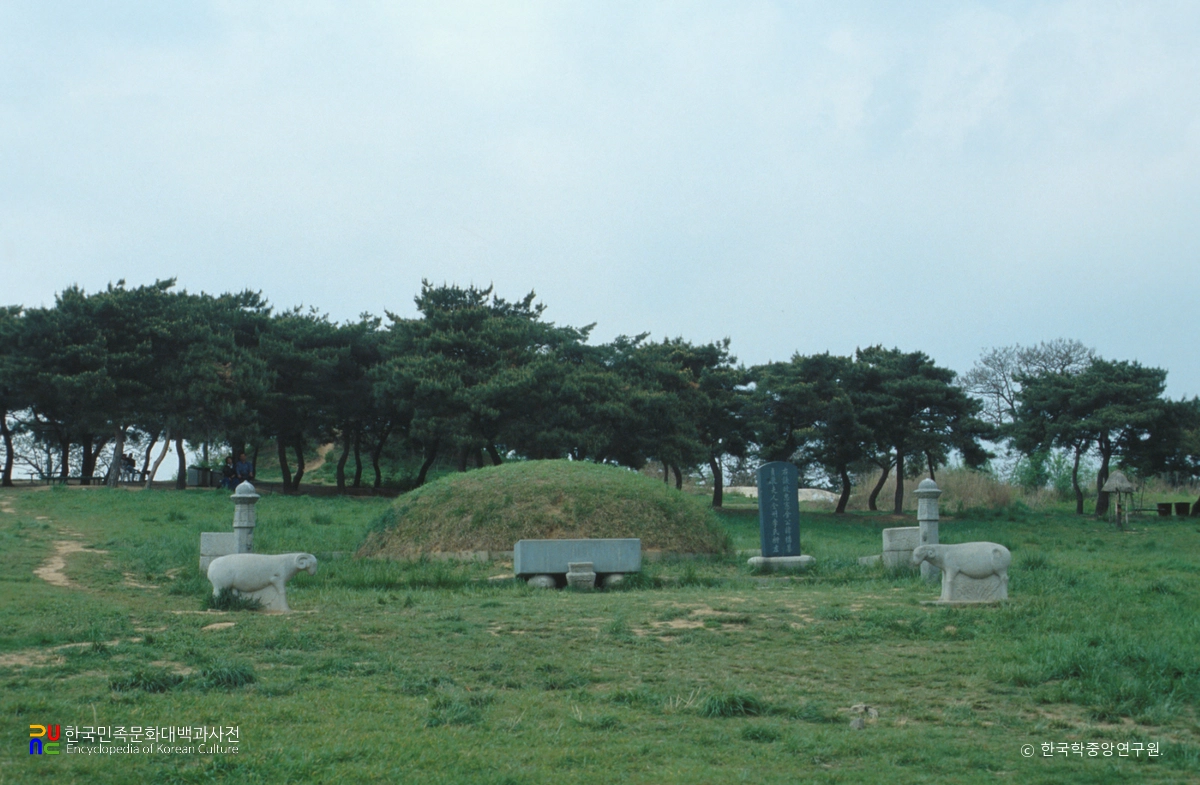 충헌공 김구 묘역