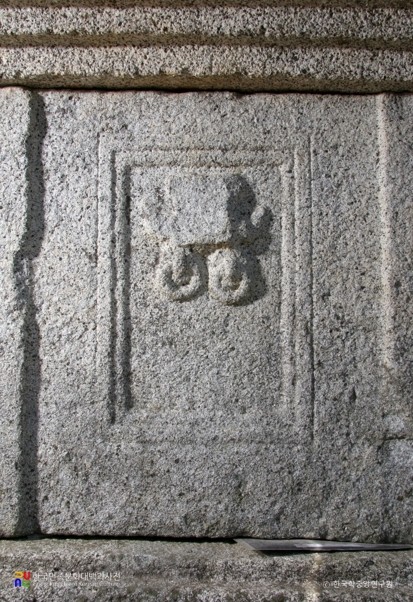 순천 금둔사지 삼층석탑 문비