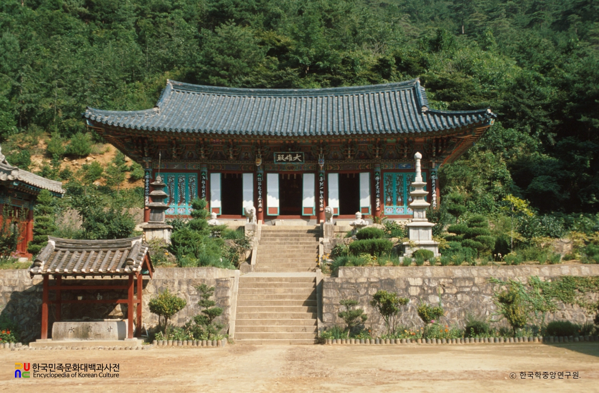 동해 삼화사 대웅전