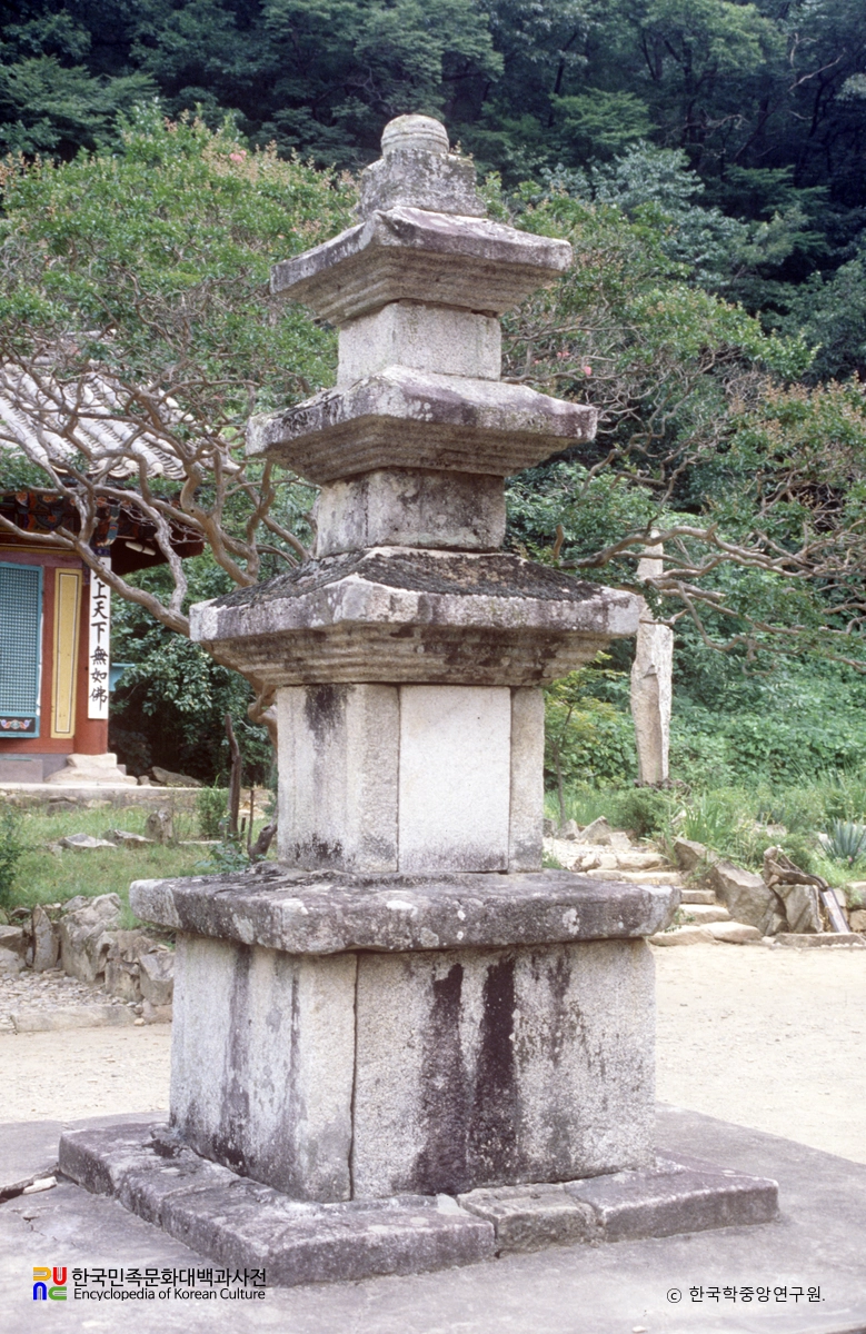 영동 반야사 삼층석탑 정측면