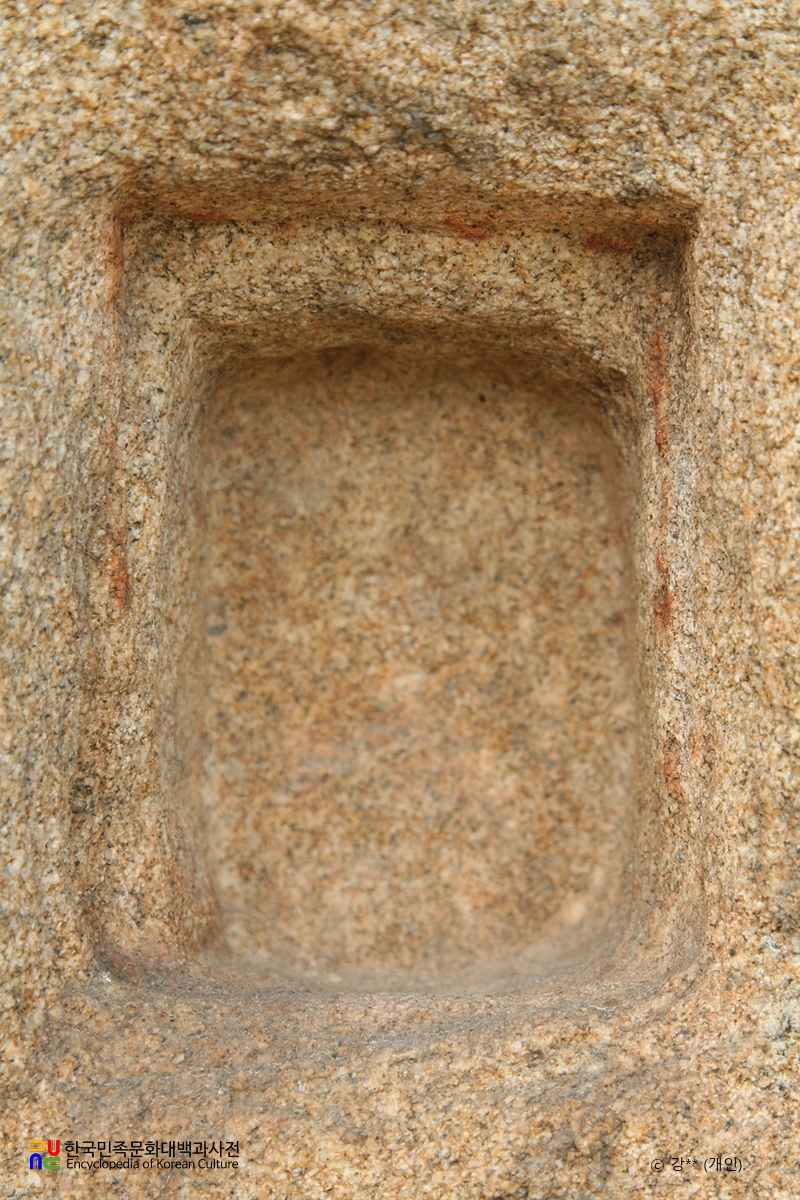 괴산 보안사 삼층석탑 / 감실