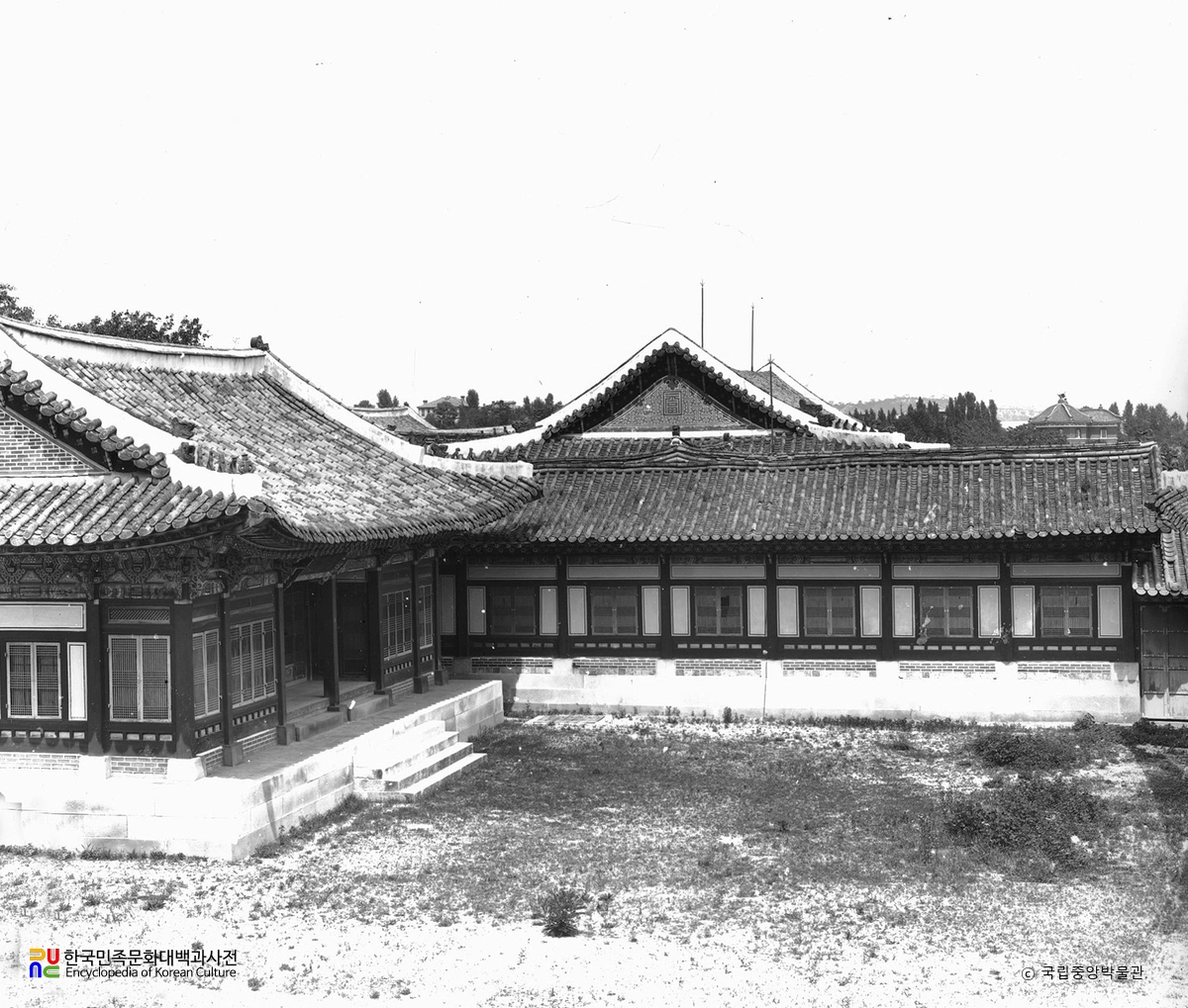 서울 경복궁 교태전과 함원전 서회랑