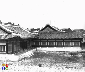 서울 경복궁 교태전과 함원전 서회랑