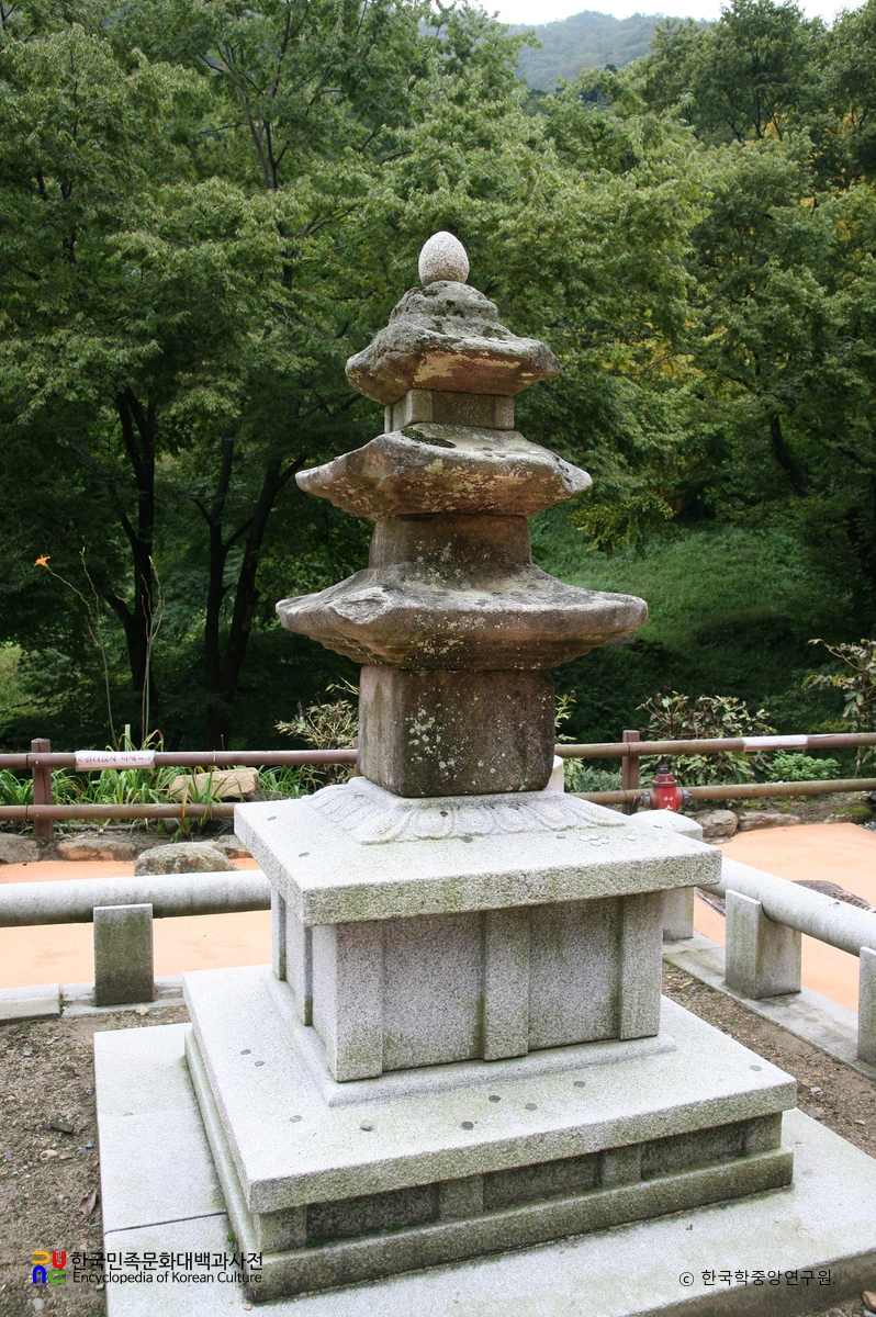 공주 동학사 삼층석탑