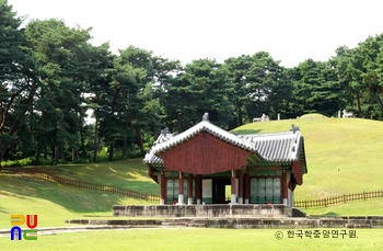 구리 동구릉 중 조선 경종과 단의왕후 혜릉 정자각 정측면