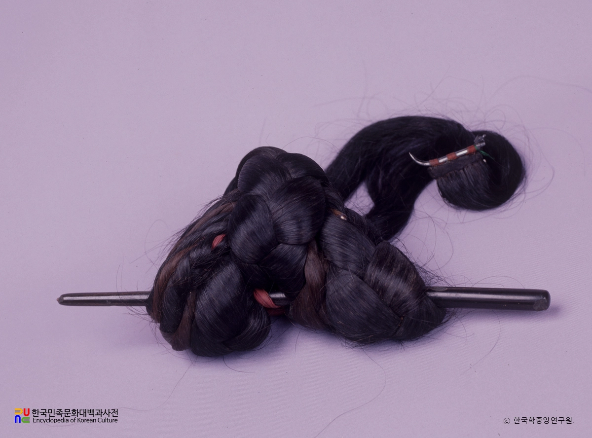 월자(조짐머리) / 다래