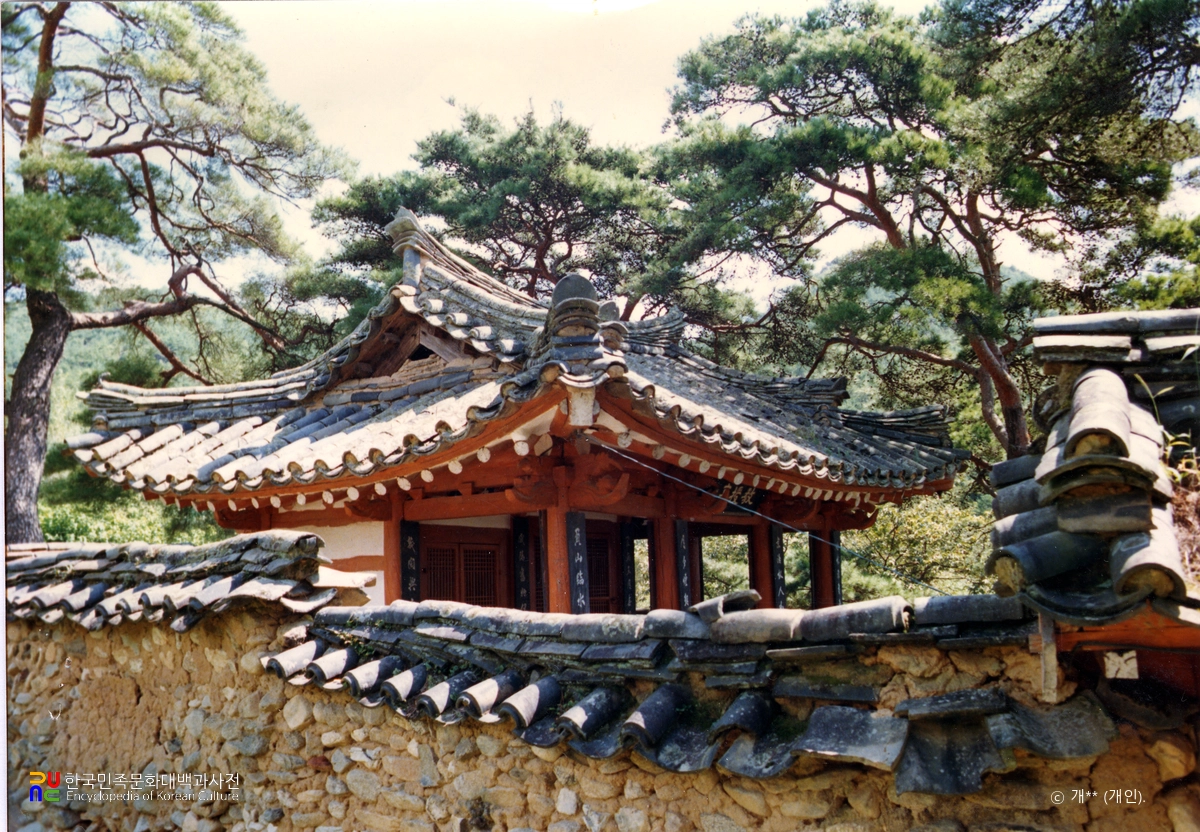 함양 교수정 우측면
