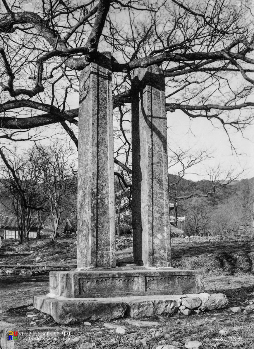 김제 금산사 당간지주 정측면