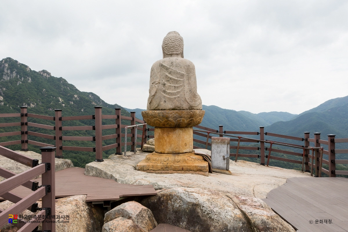 창녕 관룡사 용선대 석조여래좌상의 후면