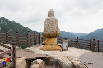 창녕 관룡사 용선대 석조여래좌상의 후면