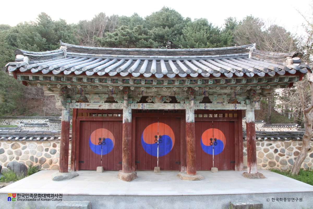 산청 덕천서원 내삼문 정면