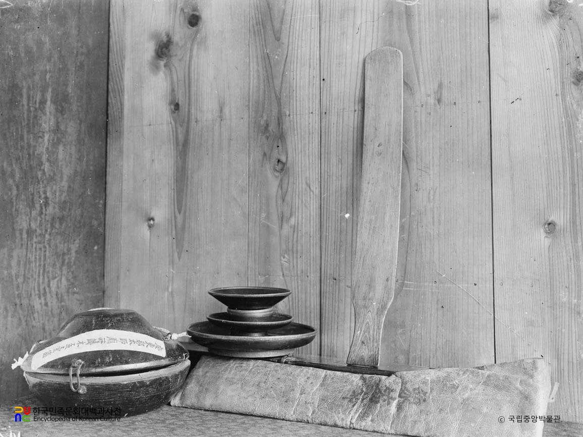 경북 안동 태사묘 목기, 홀