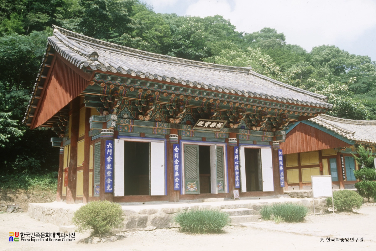 장성 백양사 극락보전 정측면