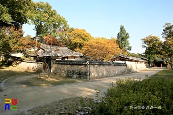 여주 해외 슬롯사이트 효종과 인선왕후 영릉 재실 전경