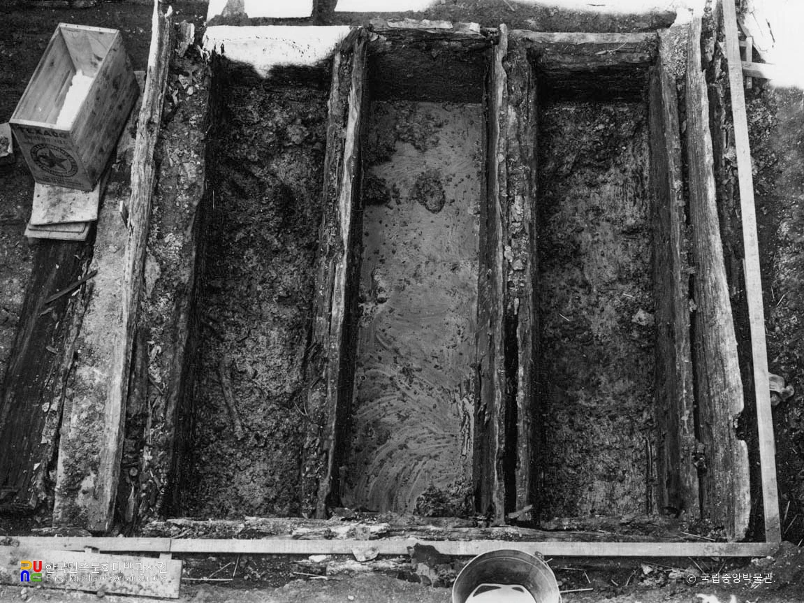 평안남도 대동군 석암동 201호분 목관 3개 병렬 상태