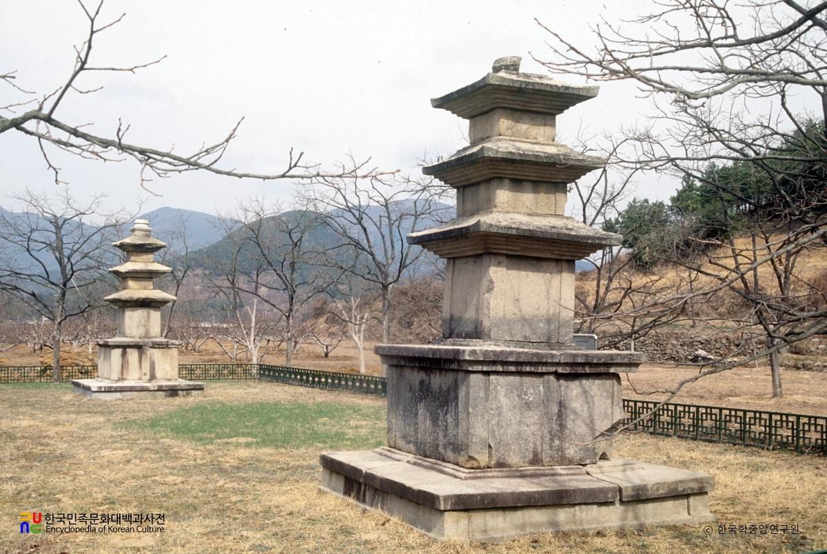 청도 장연사지 동·서 삼층석탑