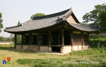 익산 여산동헌 정측면